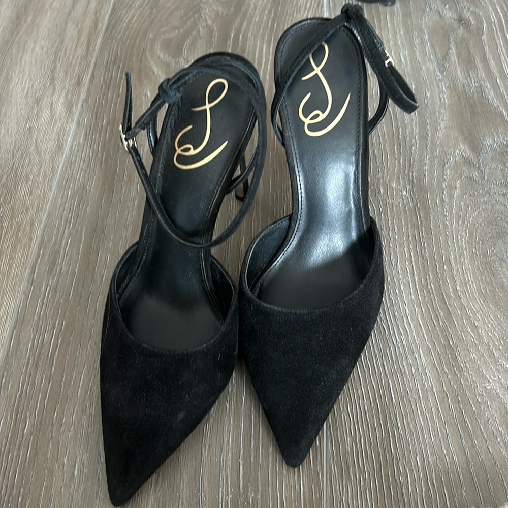 Black suede Sam Edelman pointed toe pump